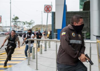 Crisis en Ecuador: Compra de armamento para combatir al crimen organizado