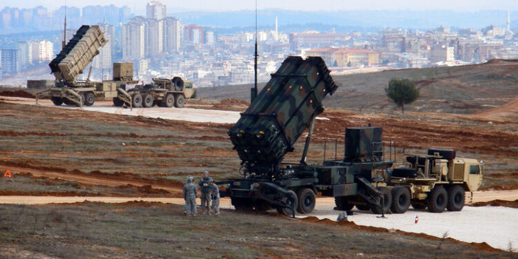 Fortaleciendo el Escudo Antiaéreo: Países de la OTAN Adquieren Más de 1000 Misiles Patriot para Enfrentar Desafíos Críticos