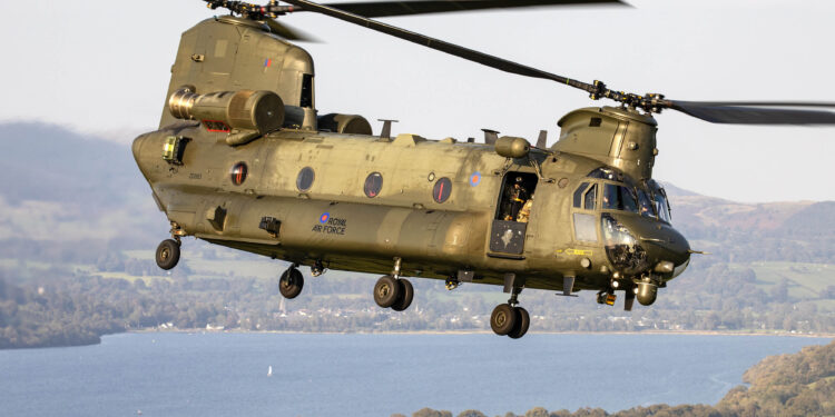 Reino Unido anuncia acuerdo para comprar 14 helicópteros CH-47 Chinook