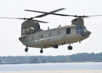 Boeing entrega el 17º helicóptero de transporte CH-47F Chinook a las FAMET de España