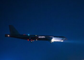 Bombarderos B-52 se despliegan en Medio Oriente para disuadir a Irán; más cazas F-15E están por llegar