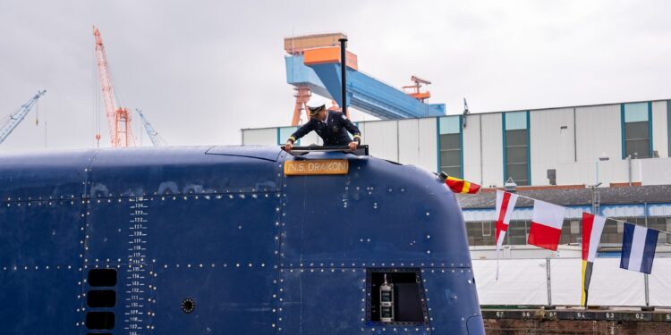 Israel presenta el submarino INS Drakon, probablemente equipable con arsenal nuclear.