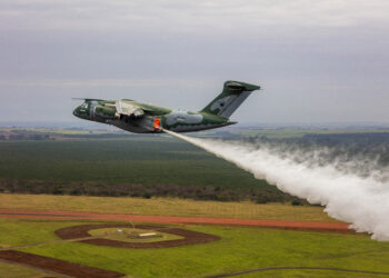 La Fuerza Aérea Brasileña adquiere una segunda unidad de equipos contra incendios para sus KC-390