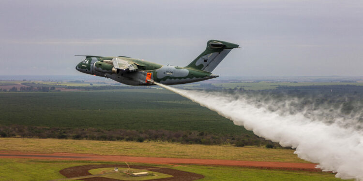 La Fuerza Aérea Brasileña adquiere una segunda unidad de equipos contra incendios para sus KC-390