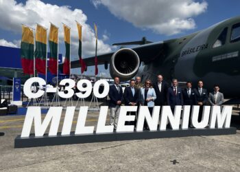 Lituania elige el avión de transporte C-390 Millennium de Embraer para fortalecer su preparación militar