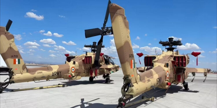 Boeing Entrega los primeros Apache del Ejército Indio