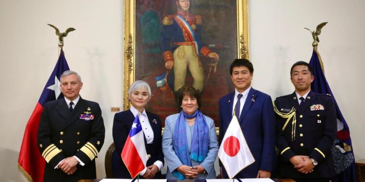 Chile y Japón firman acuerdo de cooperación y anuncia apertura de agregaduría en Tokio