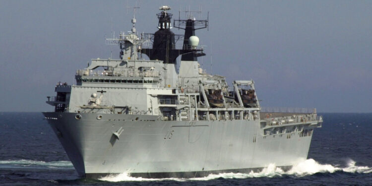 Marina de Brasil oficializa la compra del buque de asalto anfibio HMS Bulwark a Reino Unido