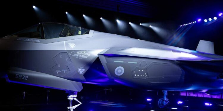 Entregan el primer f-35 a Finlandia