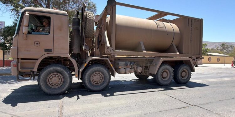 Chile: Ejército despliega un campamento modular autónomo a más de 1.100 km para apoyar la emergencia por incendios en Biobío