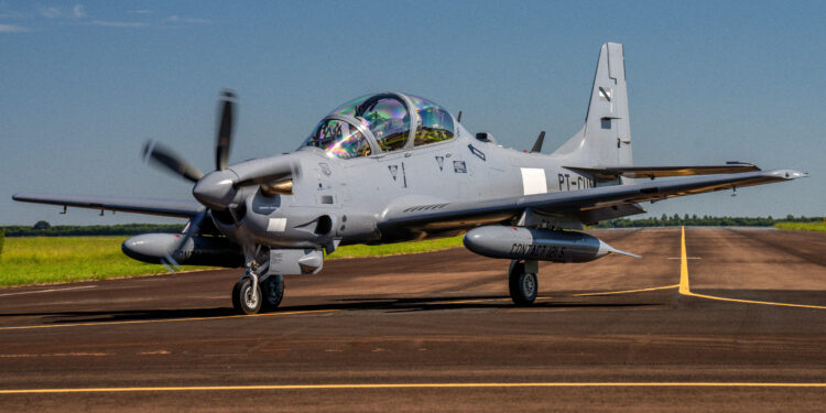 Embraer entrega los dos primeros A-29 Super Tucano a la Fuerza Aérea Uruguaya