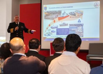 Armada expone en Punta Arenas el PNCCN y proyecta a Magallanes como polo de servicios navales e industriales