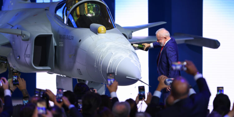 Brasil presenta el primer Gripen E fabricado localmente y consolida un nuevo hito industrial con Saab y Embraer