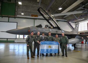 Argentina acelera su salto al F-16: Top Aces entrenará a los futuros pilotos de combate de la FAA