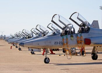El F-5 español alcanza las 300.000 horas de vuelo antes de su relevo por el Hürjet