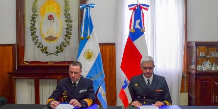 Chile y Argentina cierran nueva Patrulla Antártica Naval Combinada pese a reciente tensión por el Estrecho de Magallanes
